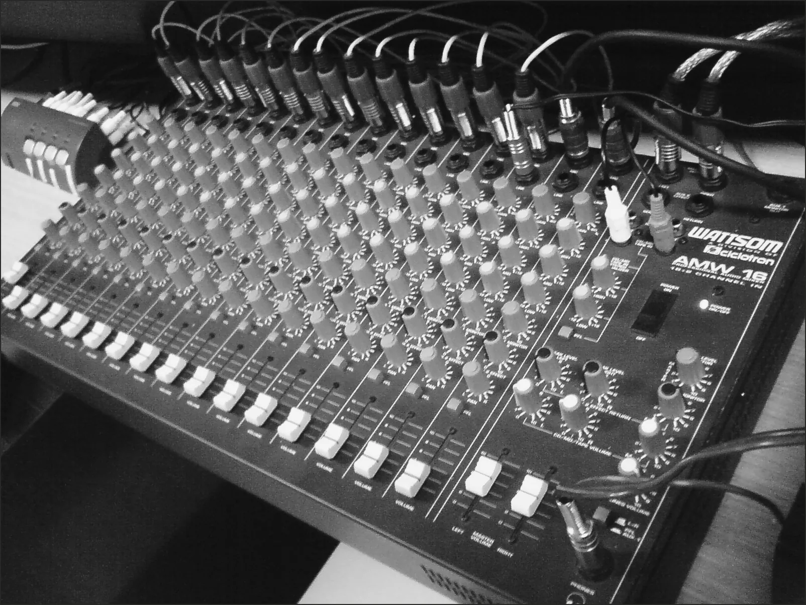 16-channel mixing console · Rodrigo César / Wikimedia Commons (public domain), house-treated from original · 10 Jul 2008